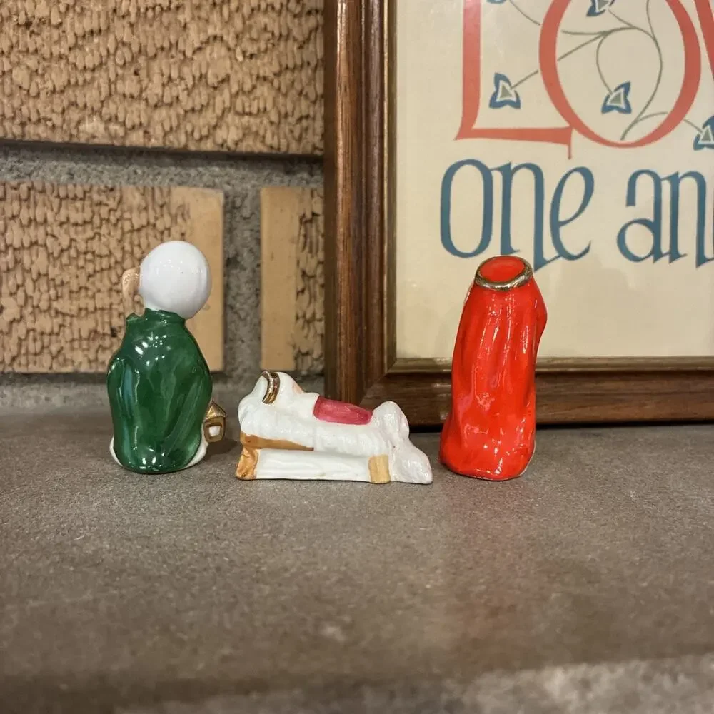 Vintage NAPCO Miniature Christmas Jesus Holy Family bone china Nativity‎ Set